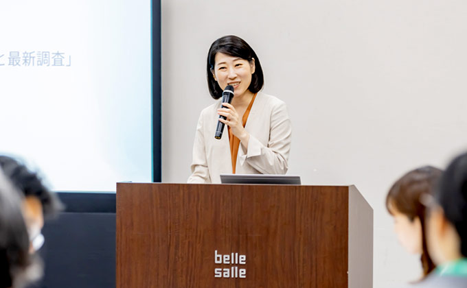 野島朋子氏　講演の様子